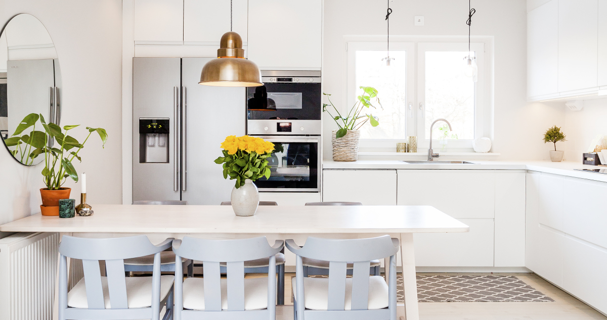 Cuisine appartement neuf — Une cuisine spacieuse et aérée