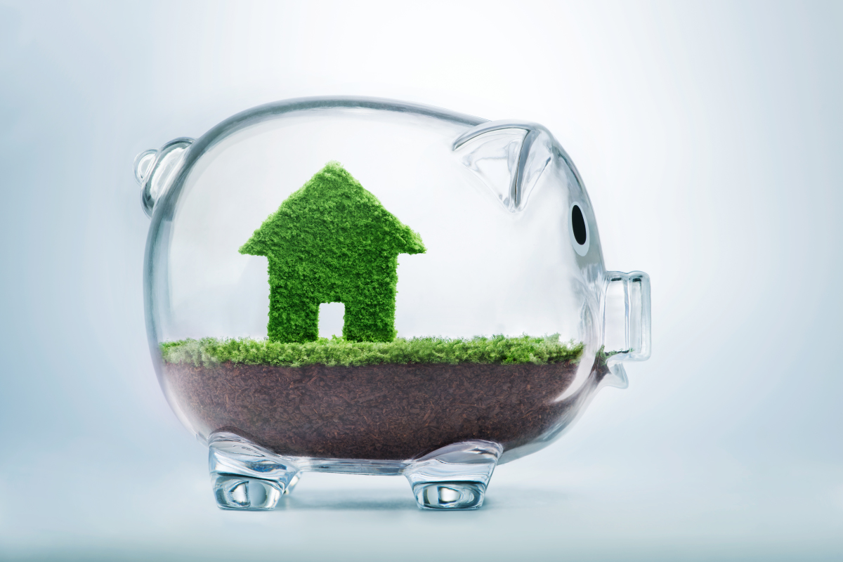 avantages Pinel plus - maison écolo dans une tirelire transparente, investissement vert