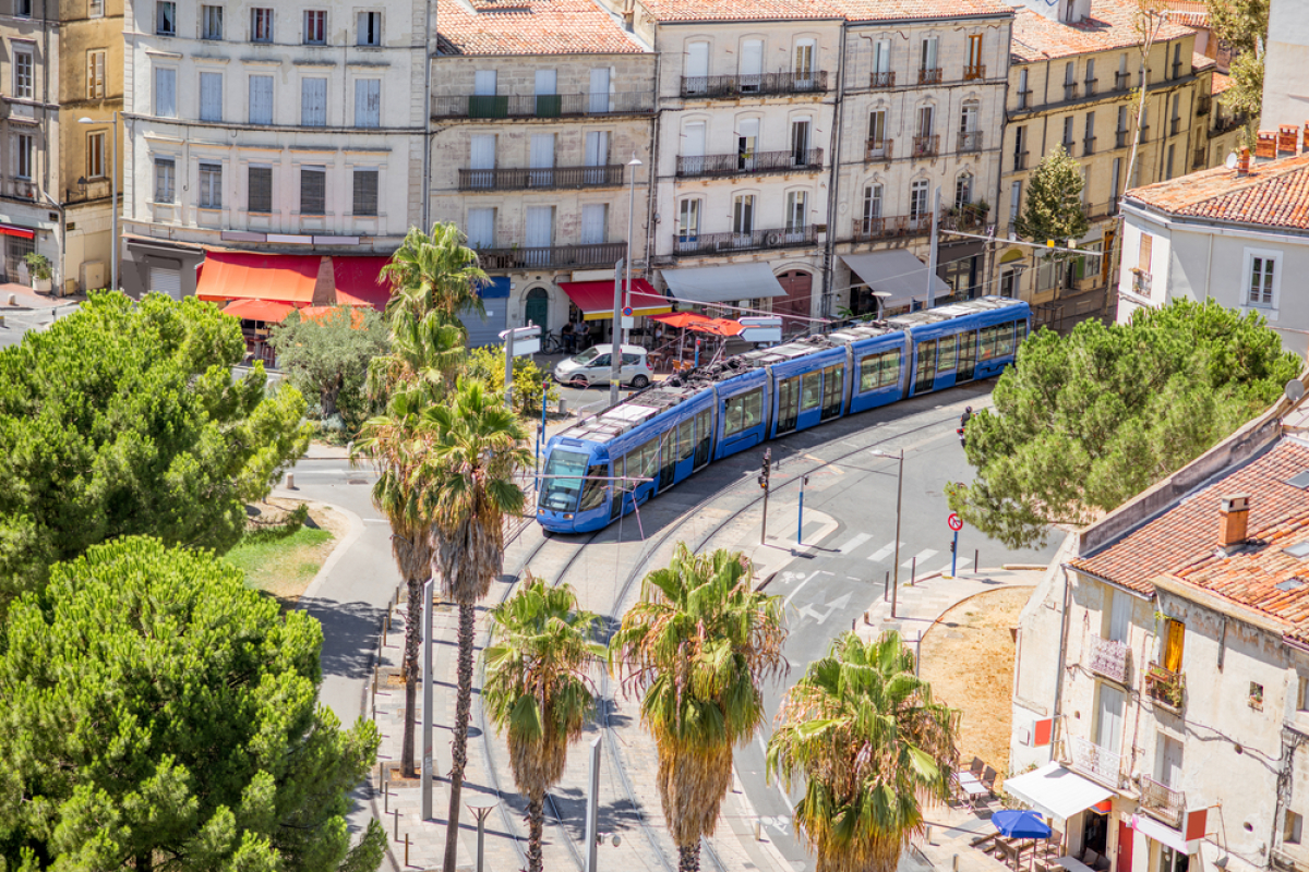 Zone Pinel Plus A – Vue aérienne du tramway dans le centre de Montpellier
