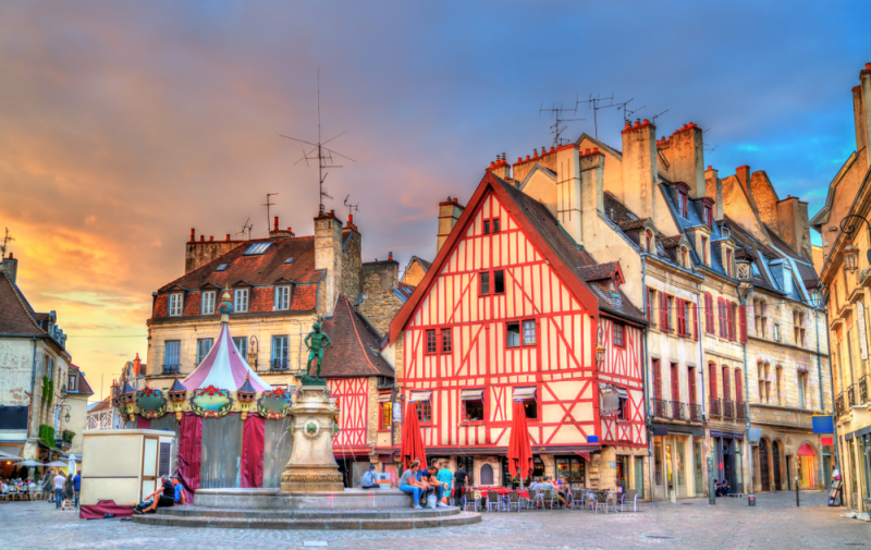 Pinel Plus Dijon – vue sur la ville traditionnelle et historique de Dijon en Bourgogne