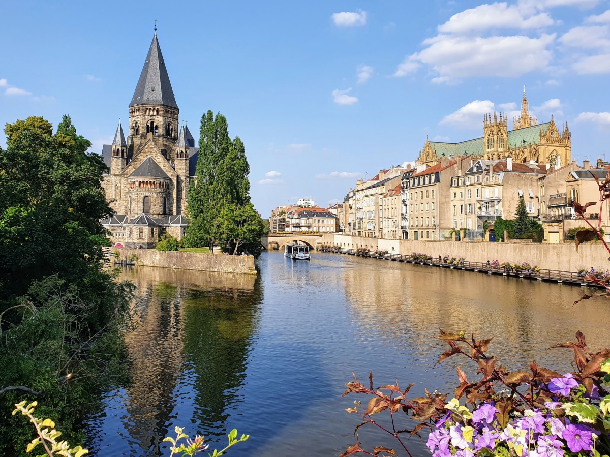 loi Pinel plus Metz – vue de la Moselle, du temple neuf et de la cathédrale Saint-Etienne 